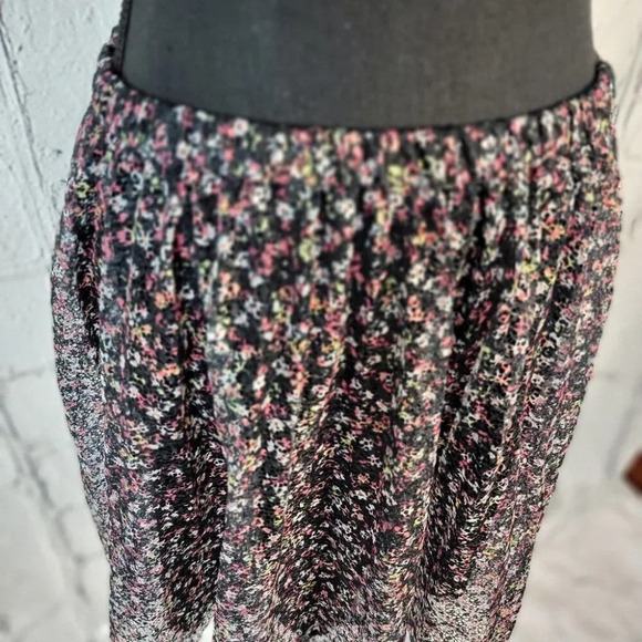 WOMENS | Elle Mini Floral Skirt with Banded Waist and Lace Overlay | Size Medium - Picture 4 of 8